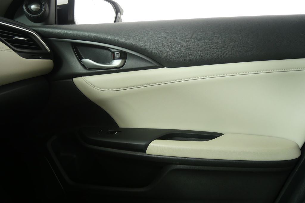 Thumbnail: 2019 Honda Insight - 25