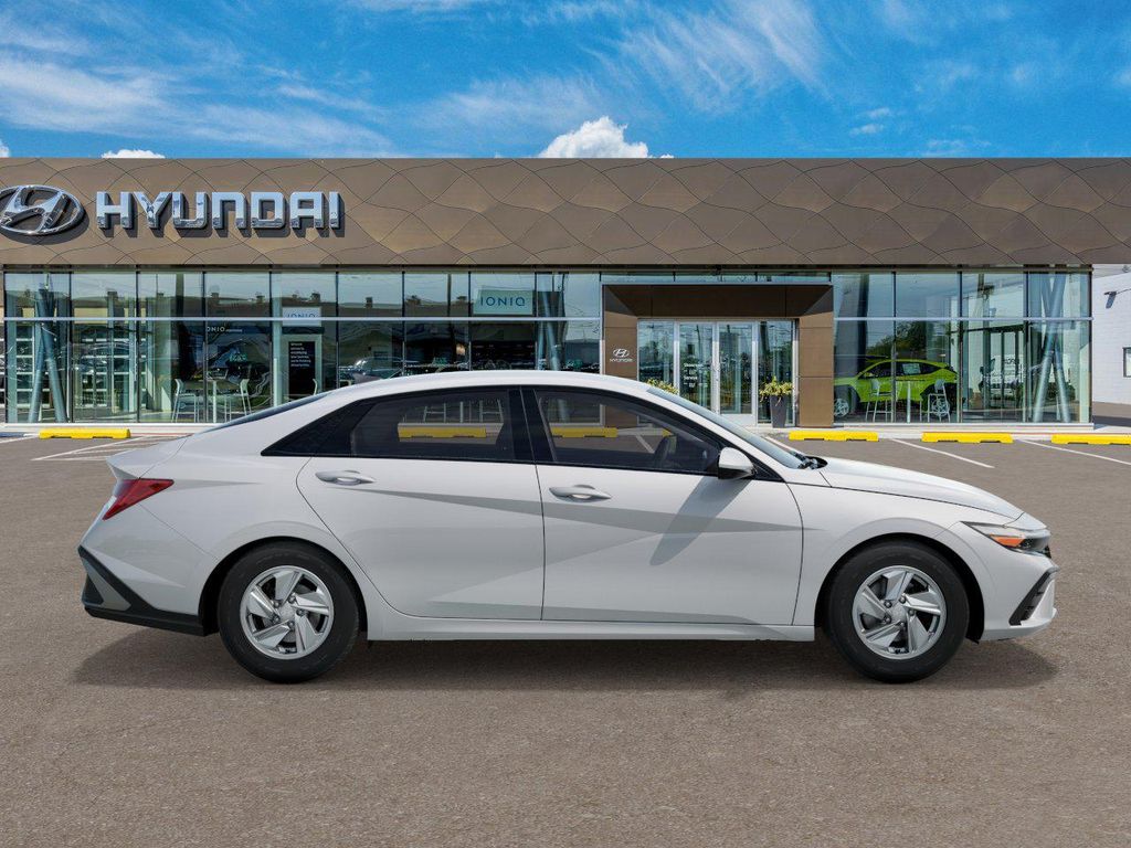 2025 Hyundai Elantra SE 7