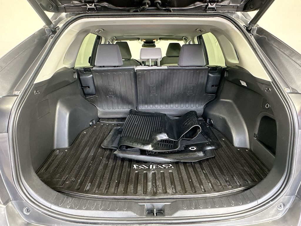 Thumbnail: 2021 Toyota RAV4 - 25