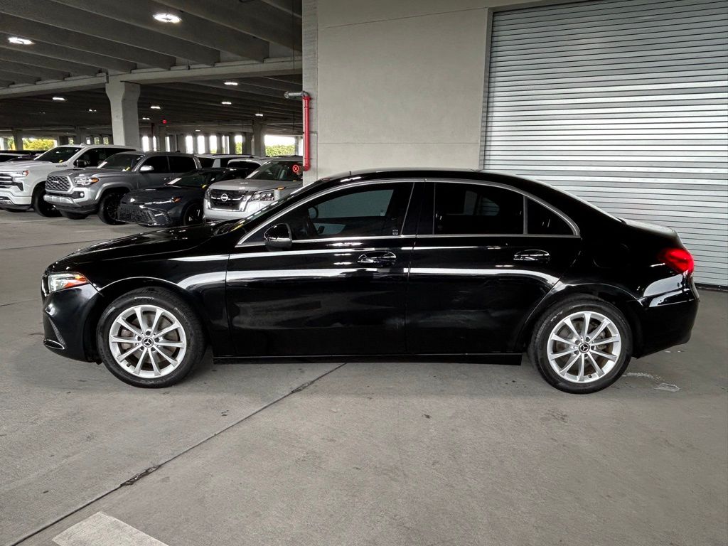 Used 2020 Cosmos Black Metallic Mercedes-Benz A 220 image 5