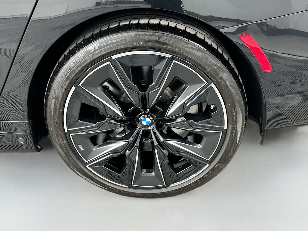 Thumbnail: 2025 BMW 7 Series - 23