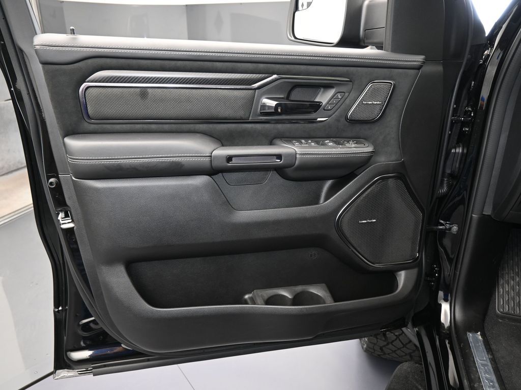 New 2026 Diamond Black Crystal Pearlcoat Ram RHO image 13