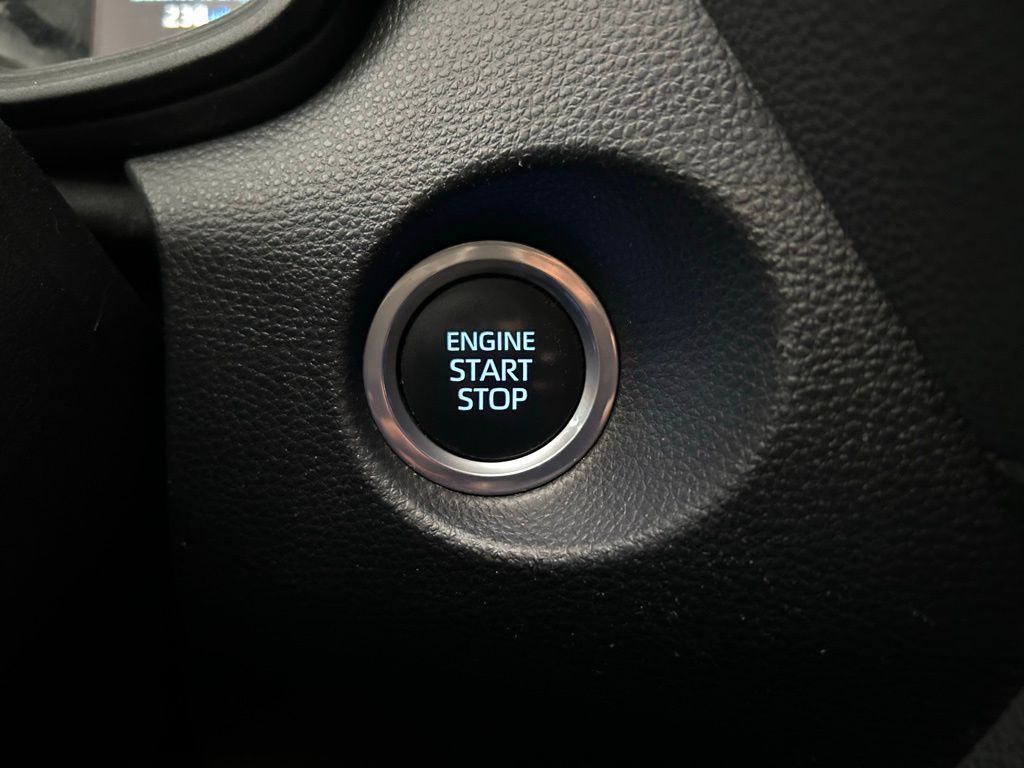 Thumbnail: 2022 Toyota Corolla Cross - 27