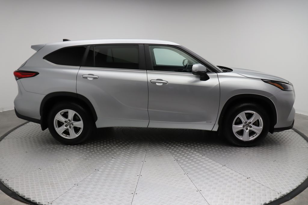 2023 Toyota Highlander LE 7