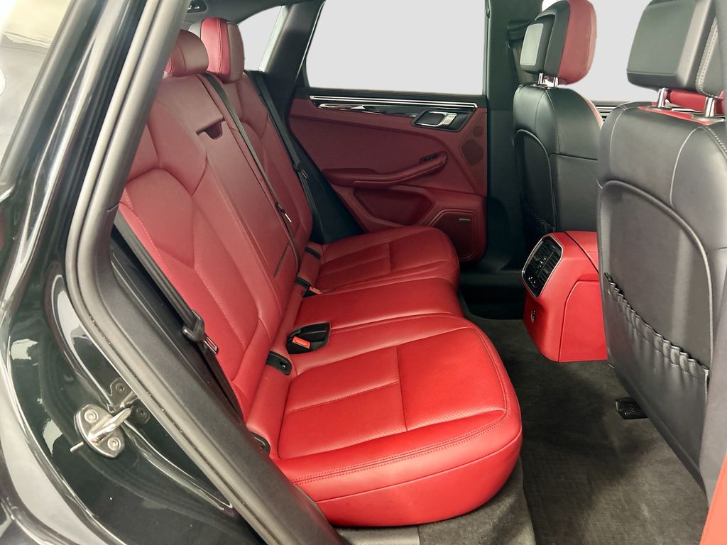 Thumbnail: 2023 Porsche Macan - 22