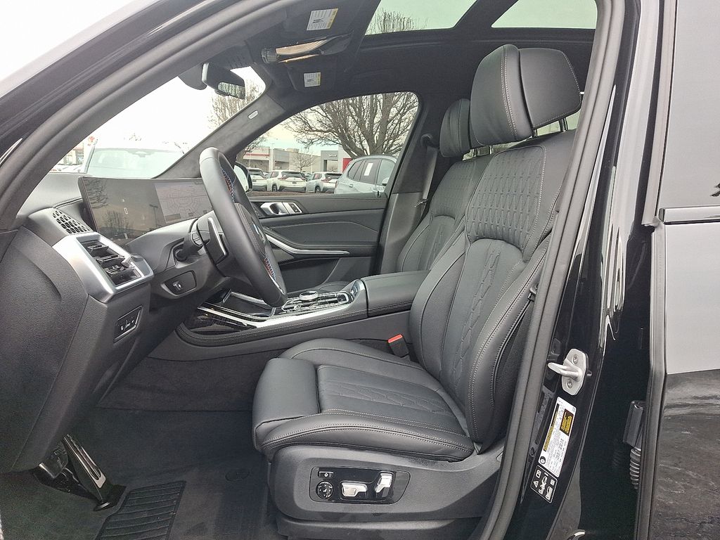 Thumbnail: 2025 BMW X7 - 17