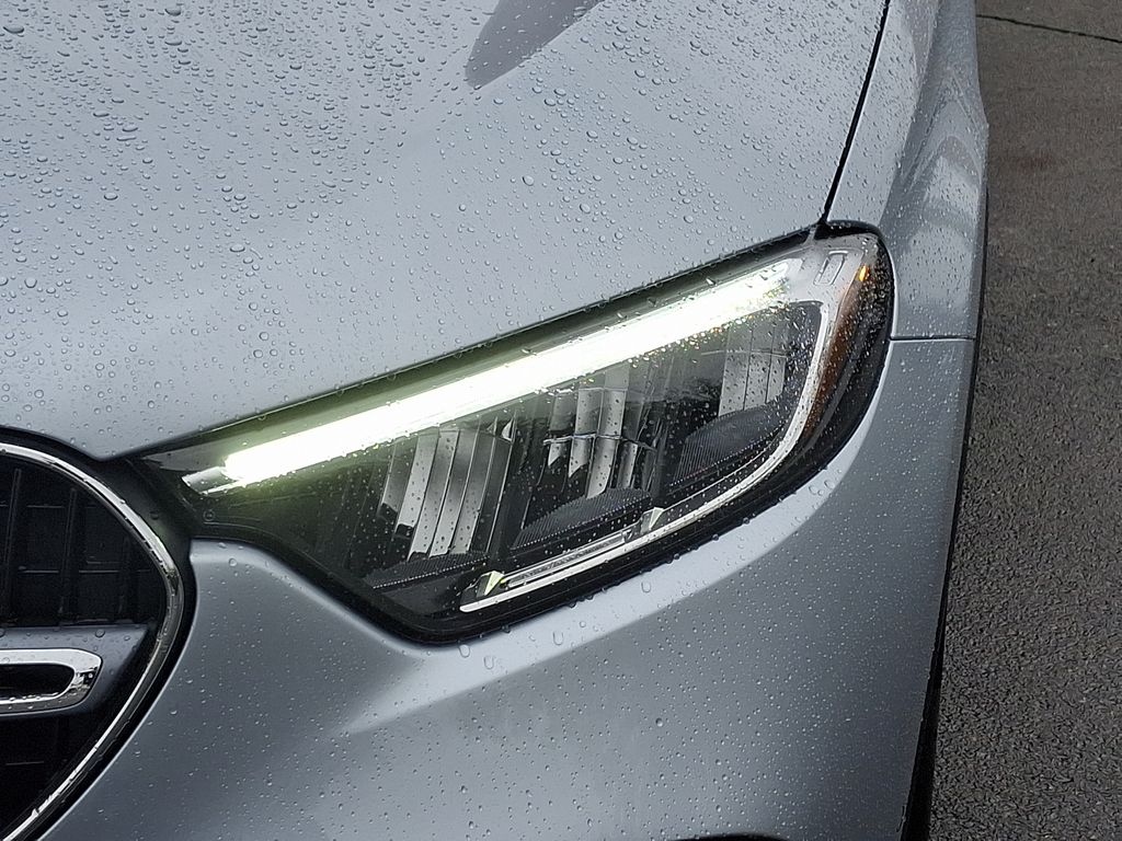 2025 Mercedes-Benz GLC 300 6