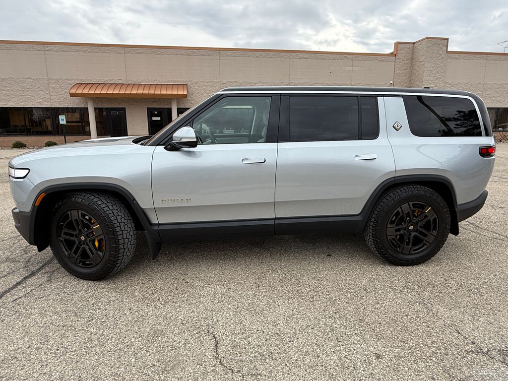Rivian R1S