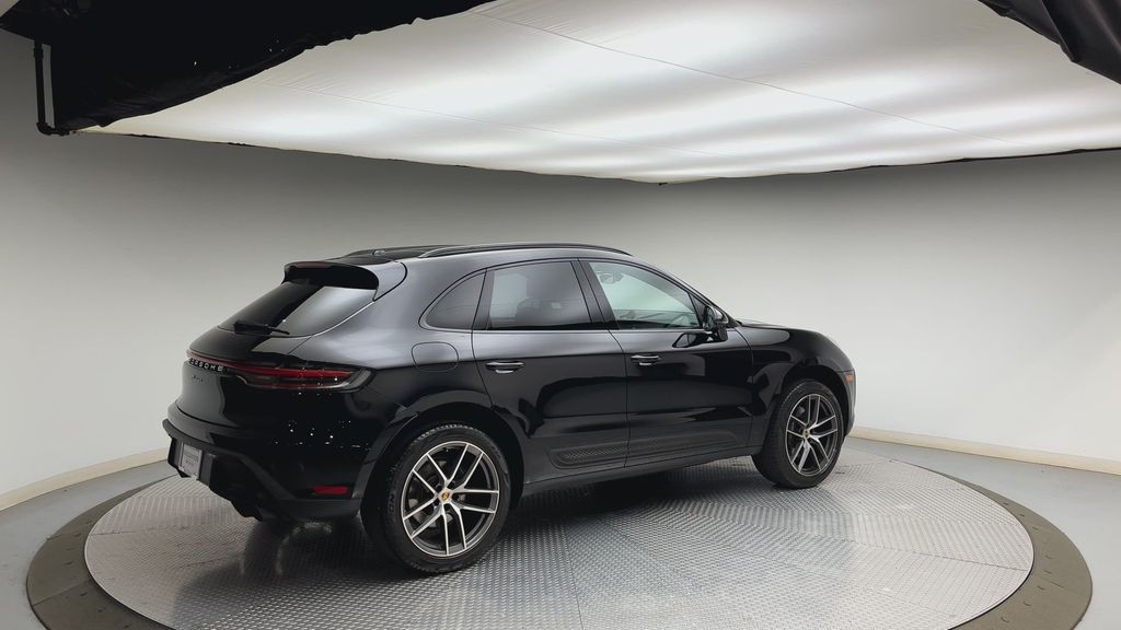 Thumbnail: 2024 Porsche Macan - 2