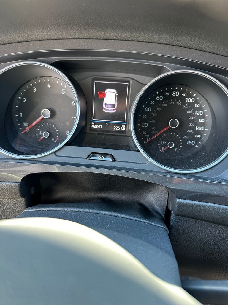 Thumbnail: 2021 Volkswagen Tiguan - 11