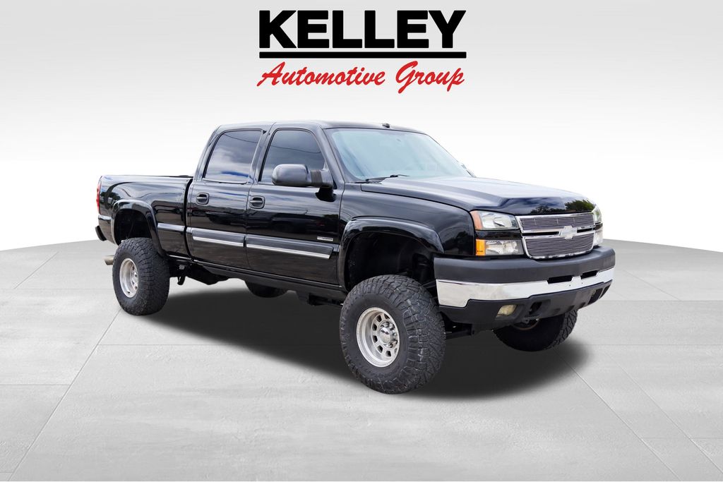 Smokin Asphalt 2005 Chevrolet Silverado 2500HD Pickup Truck Four-Wheel Drive 5-Speed Automatic