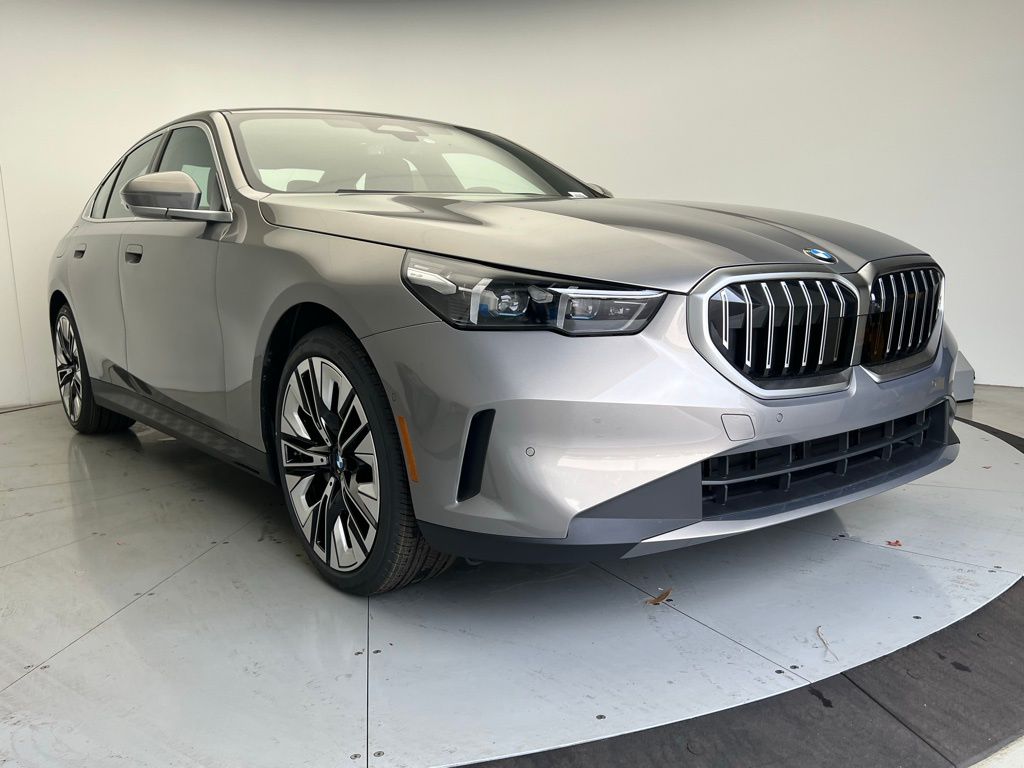 Thumbnail: 2026 BMW 5 Series - 2