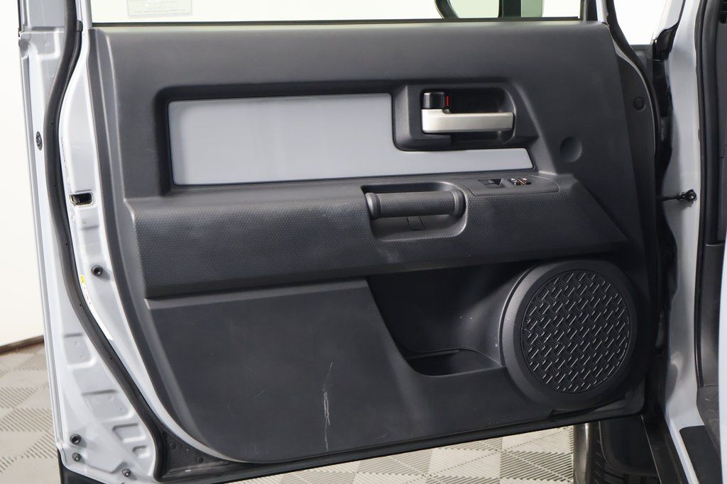 Thumbnail: 2014 Toyota FJ Cruiser - 12