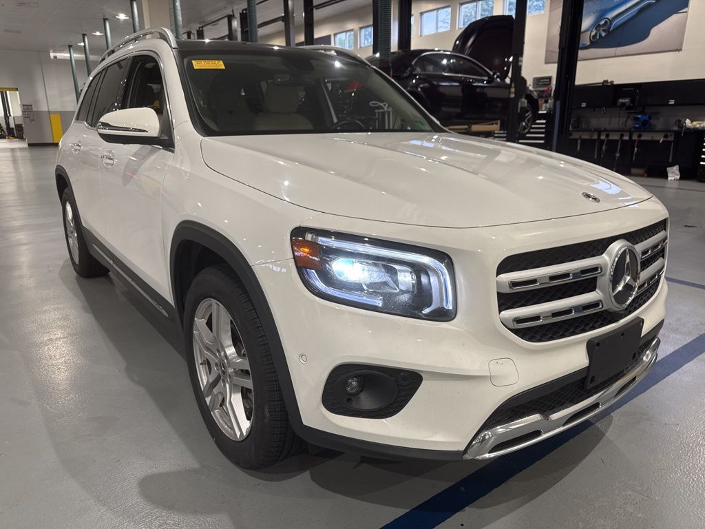 Thumbnail: 2023 Mercedes-Benz GLB - 3