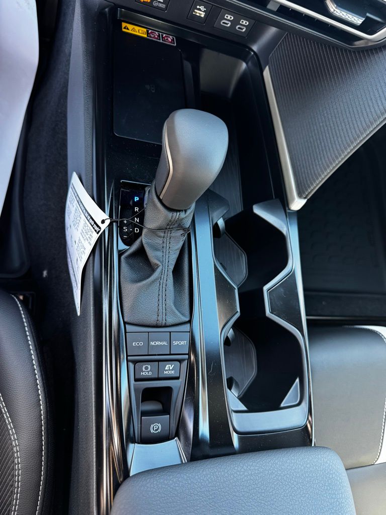 2025 Toyota Camry SE photo 28