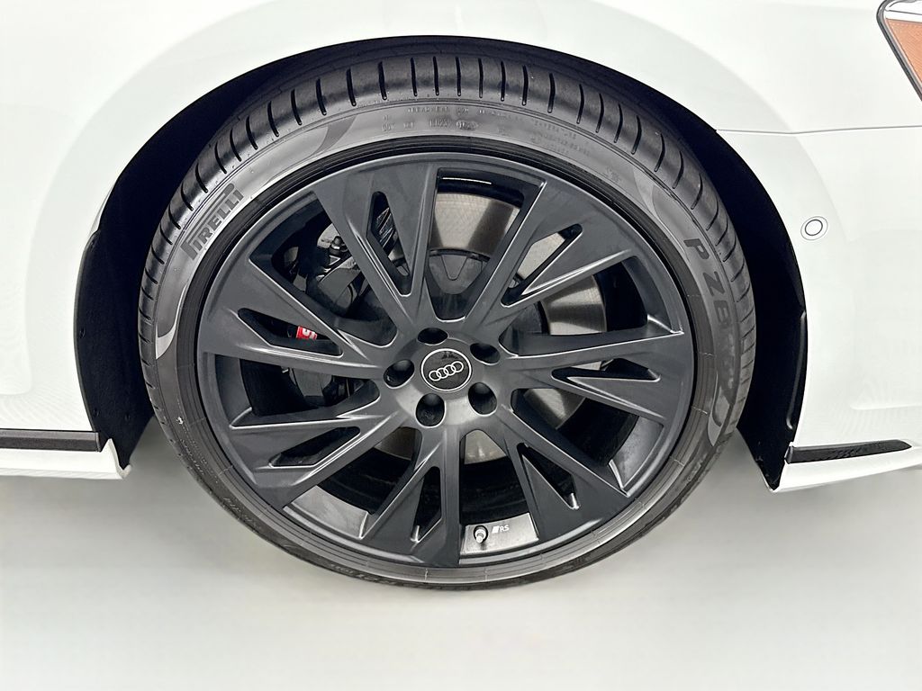 Thumbnail: 2025 Audi S8 - 31
