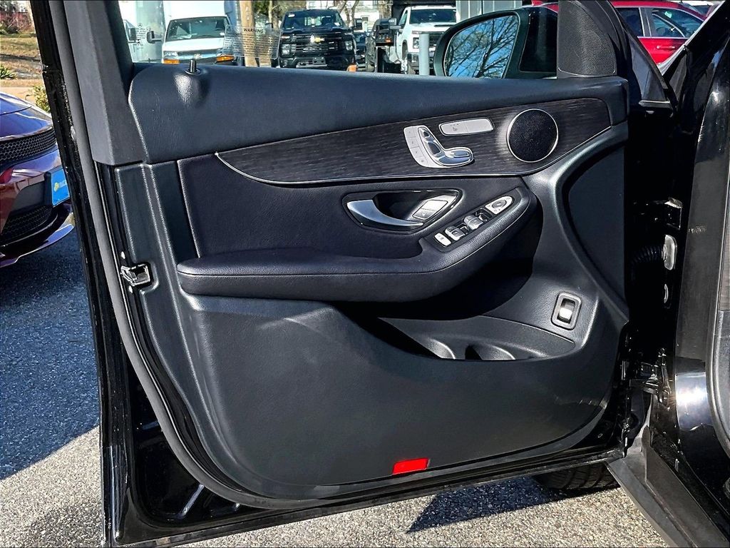 2022 Mercedes-Benz GLC — photo 9