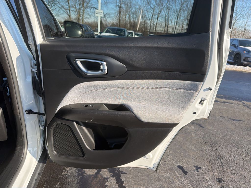 Thumbnail: 2022 Jeep Compass - 23