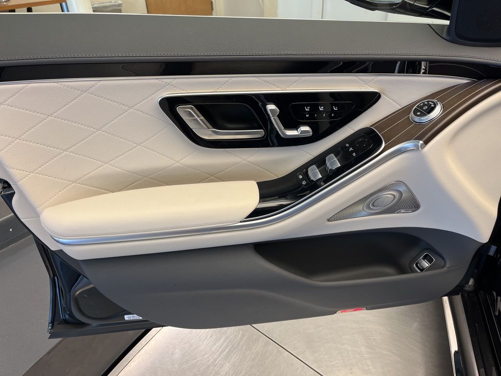 Thumbnail: 2025 Mercedes-Benz S-Class - 11