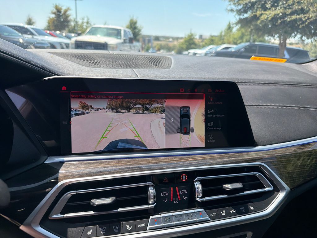 Used 2019 Gray BMW xDrive40i image 29