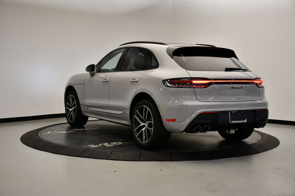 Thumbnail: 2026 Porsche Macan - 3