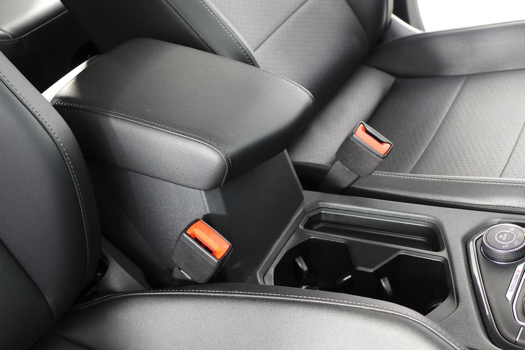 Thumbnail: 2018 Volkswagen Tiguan - 16