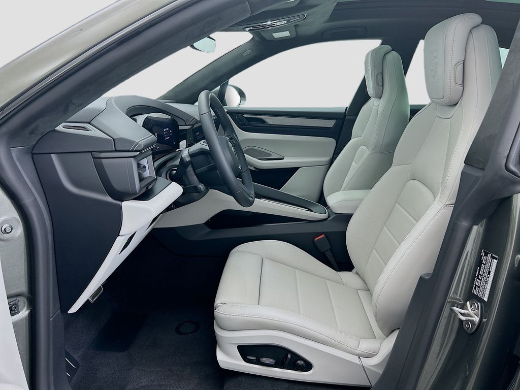 Thumbnail: 2025 Porsche Macan - 5