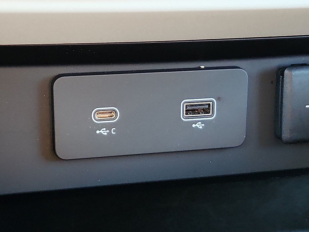 Thumbnail: 2023 Land Rover Defender - 22