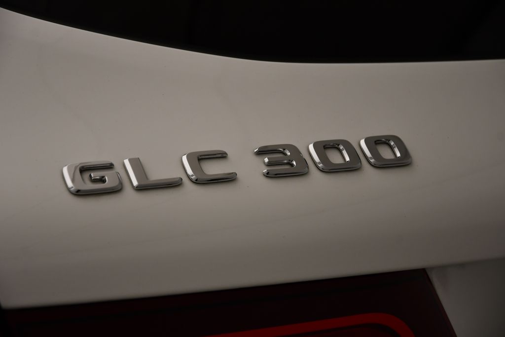 2021 Mercedes-Benz GLC 300 9