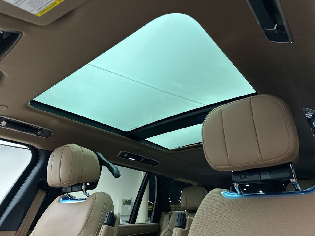 Thumbnail: 2026 Land Rover Range Rover - 23