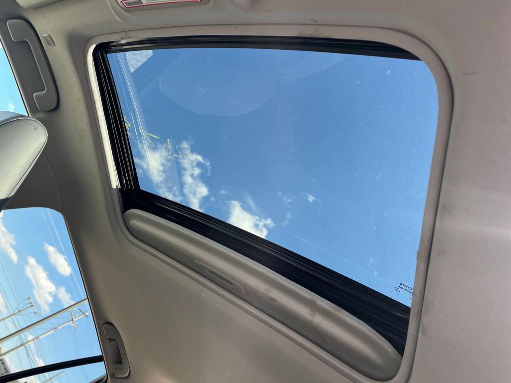 2023 Toyota RAV4 Hybrid Limited photo