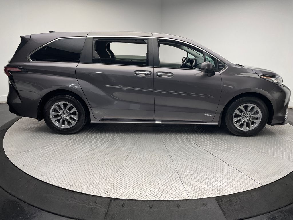 2021 Toyota Sienna XLE 4