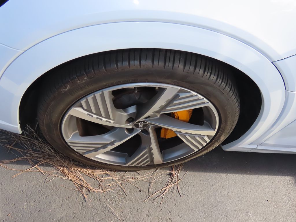 Thumbnail: 2022 Audi e-tron GT - 3