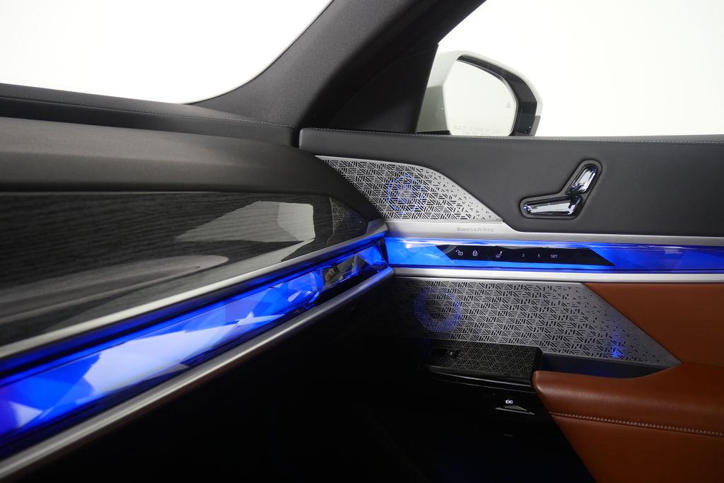 Thumbnail: 2023 BMW 7 Series - 27