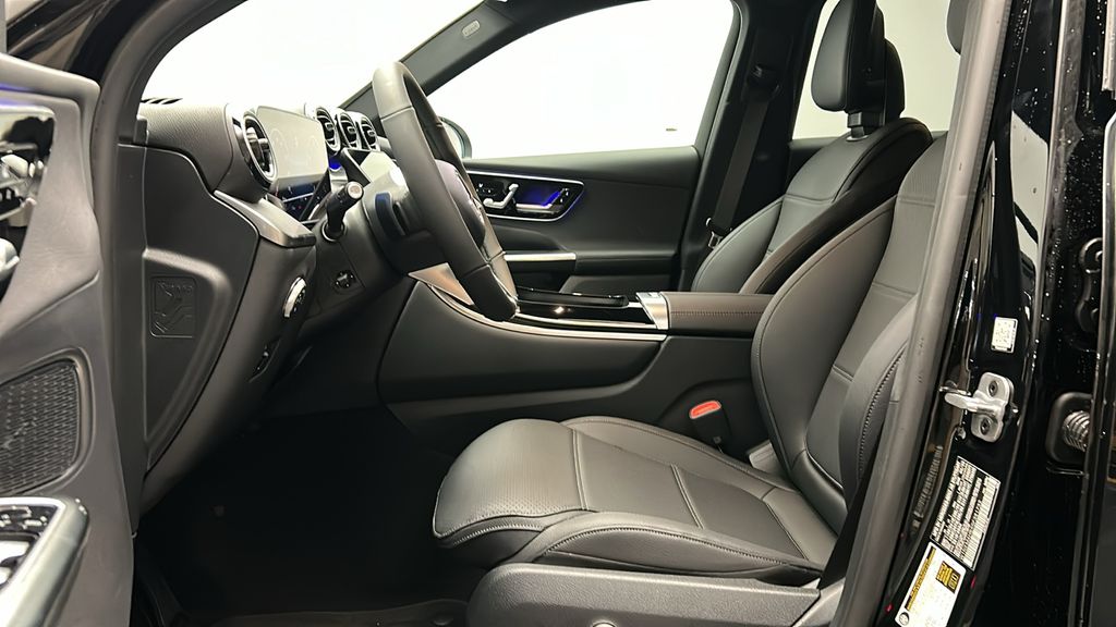 2025 Mercedes-Benz GLC 300 12