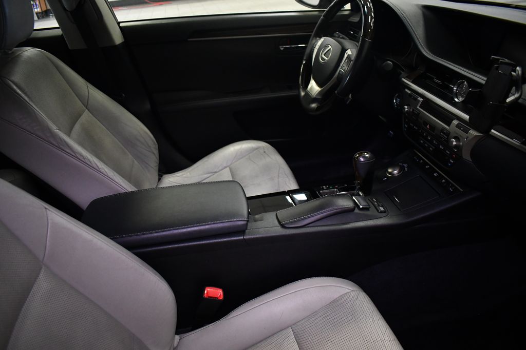 Thumbnail: 2013 Lexus ES - 31