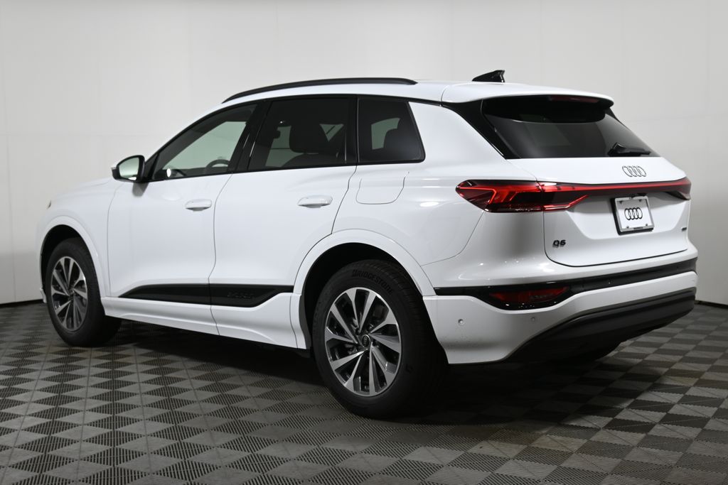 Thumbnail: 2025 Audi Q6 e-tron - 5