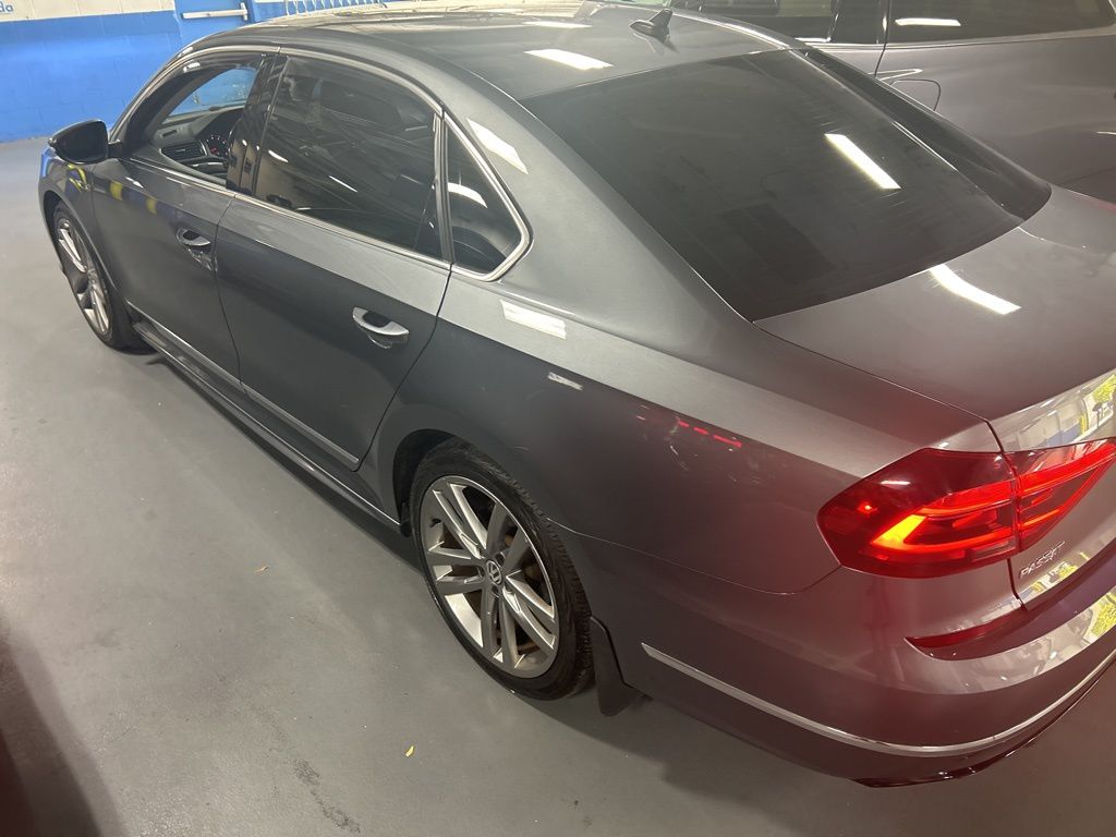 2017 Volkswagen Passat 1.8T R-Line 17