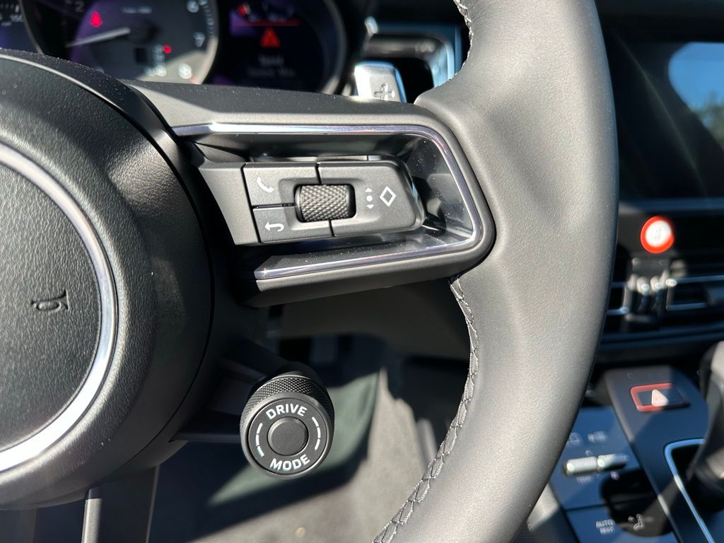 Thumbnail: 2026 Porsche Macan - 15