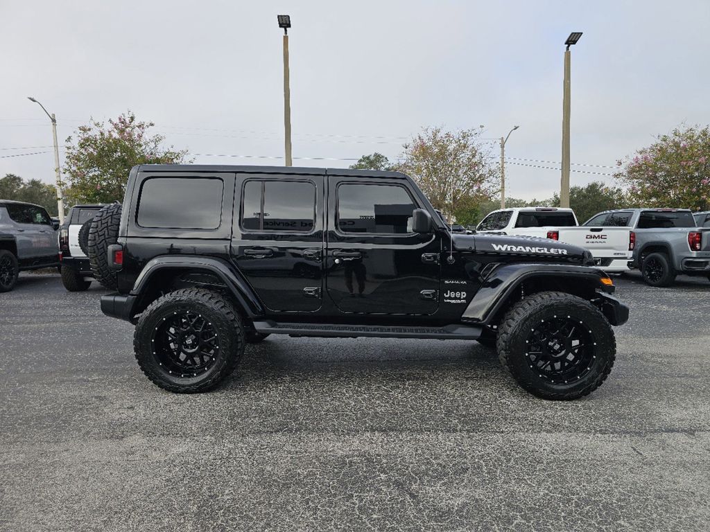 2020 Jeep Wrangler Unlimited Sahara 2