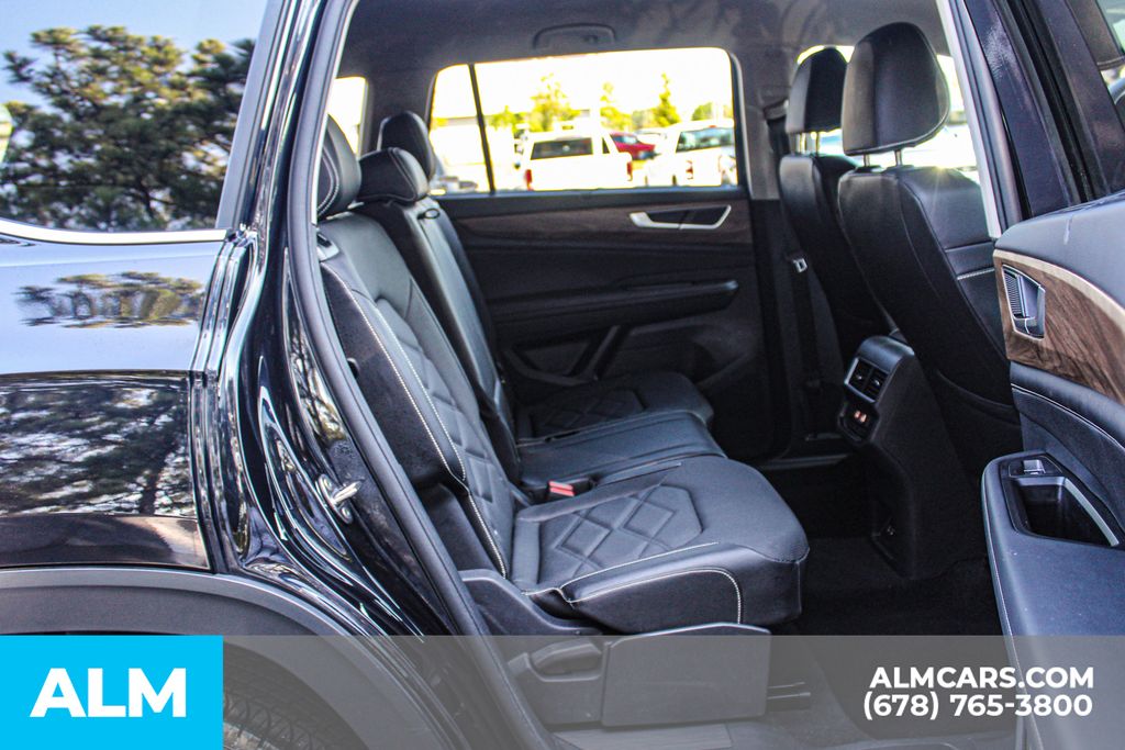 Used 2025 Black Volkswagen 2.0T SE w/Technology image 20