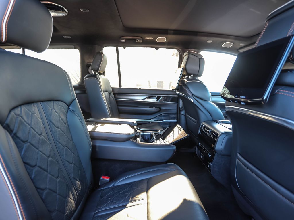 Thumbnail: 2023 Jeep Grand Wagoneer L - 20