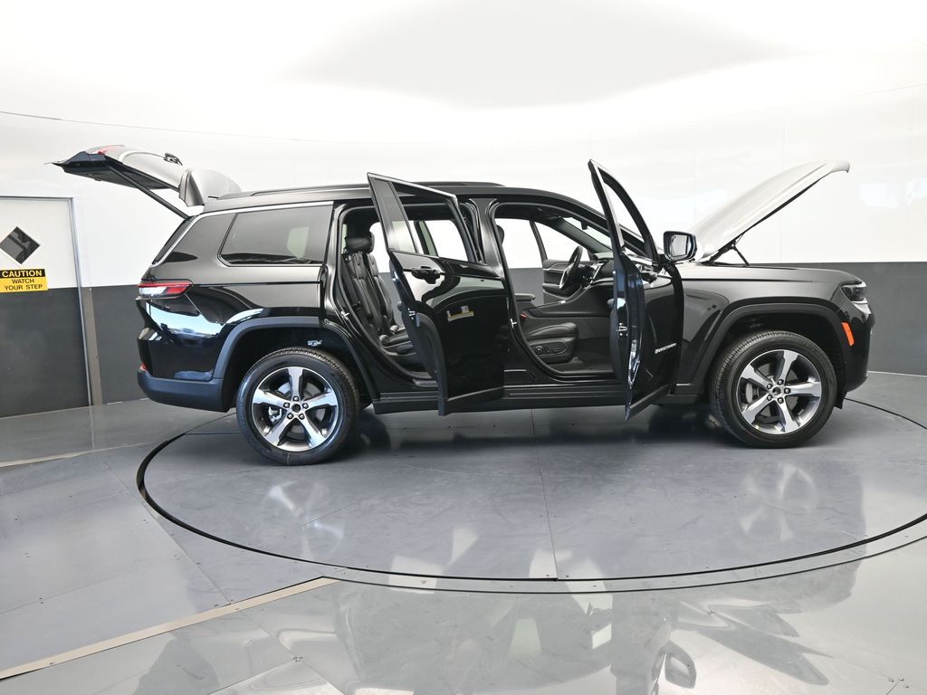 New 2026 Diamond Black Crystal Pearlcoat Jeep Limited image 70