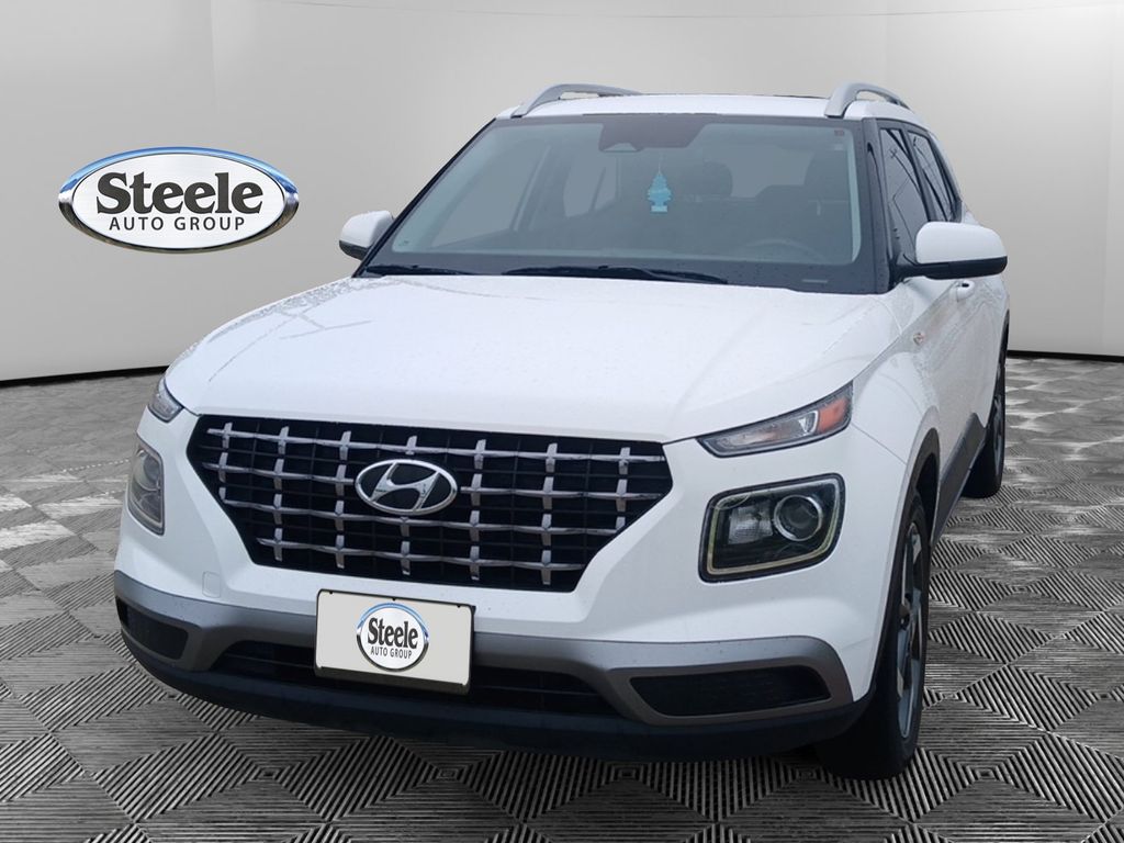 Lunar White 2023 Hyundai Venue SUV / Crossover Front-Wheel Drive Continuously Variable Transmission
