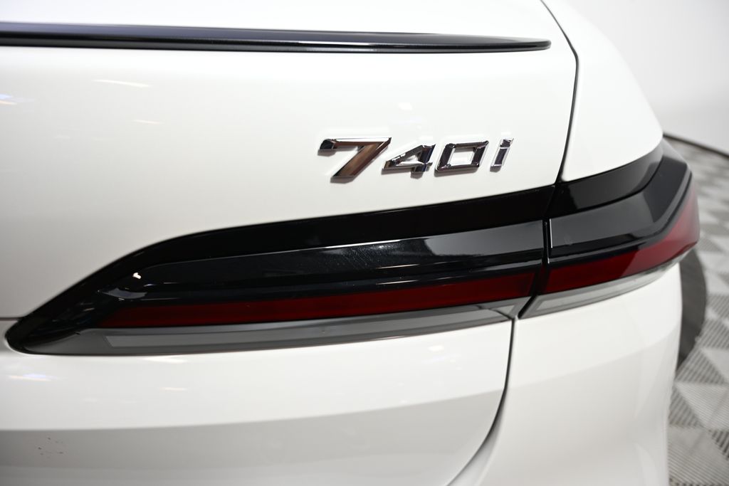 Thumbnail: 2026 BMW 7 Series - 11