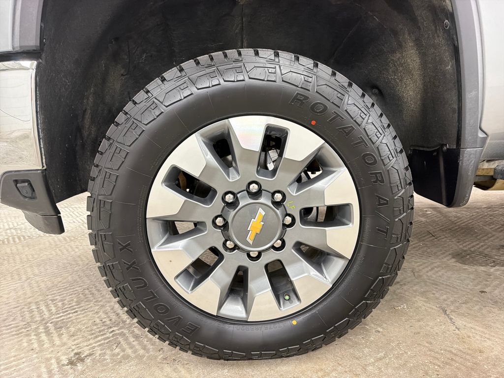 Certified Used 2025 Gray Chevrolet LT image 13