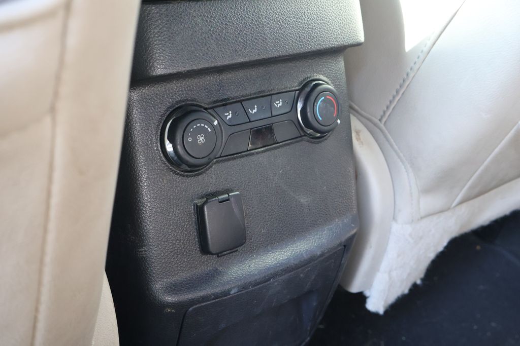 2015 Ford Explorer XLT 32