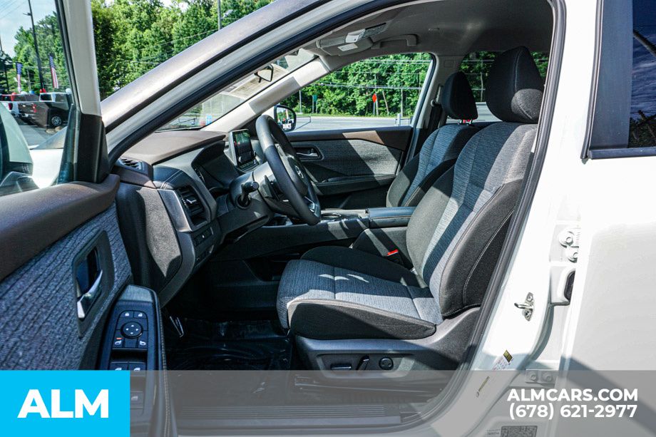 2023 Nissan Rogue SV photo 18