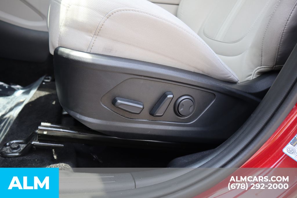 Used 2025 Red Hyundai SEL image 12
