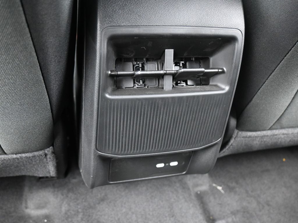 New 2026 Diamond Black Crystal Pearlcoat Jeep Laredo image 31